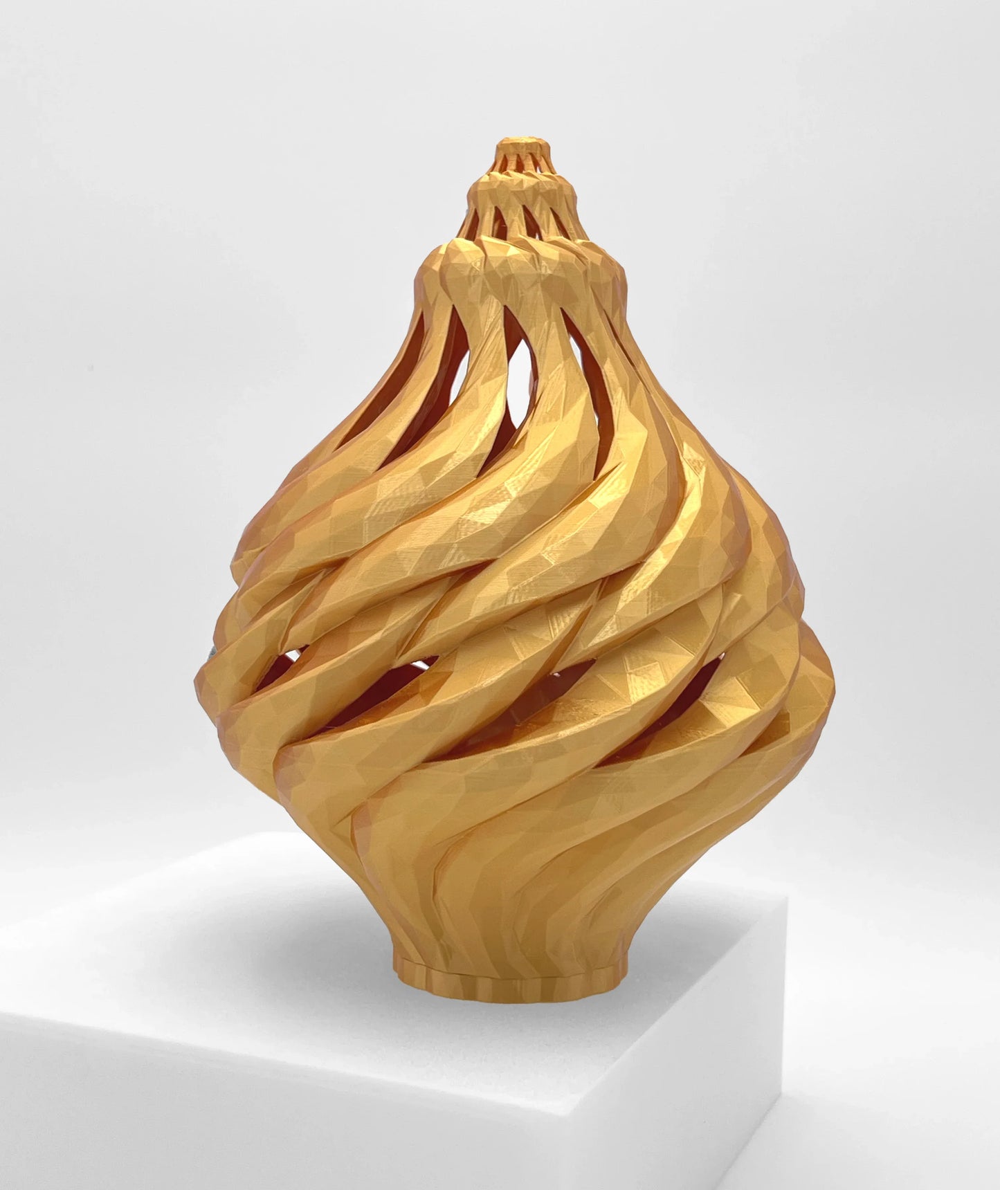 Light Sea Shell Gold sculptural table light | JOVI Creative 